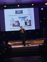 1-11-23, Wed, Dr. Wang presented about the amniotic membrane contact lens at New Hope Community Church