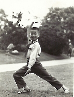 Ming danced at age 14 toescape the devastating fate of being deported to labor camp for life like 20 million others during the Chinese Cultural Revolution  明旭青少年不能读书，必须学二胡和跳舞， 以躲避上山下乡