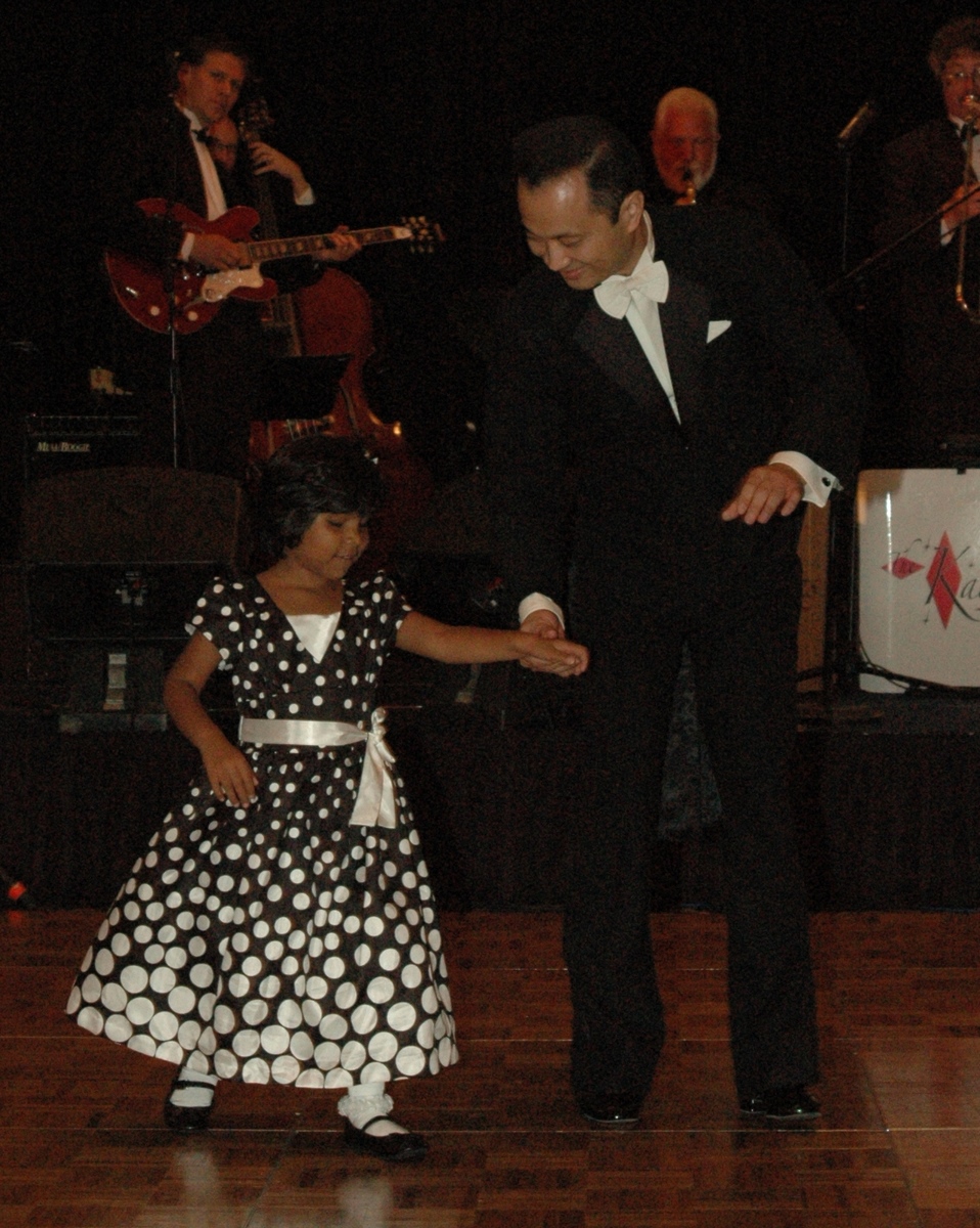  EyeBall-Dr Wang dancing with blind orpha Kajal at EyeBall